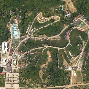 D'leonor Inland & Adventure Park ダバオ　シティ